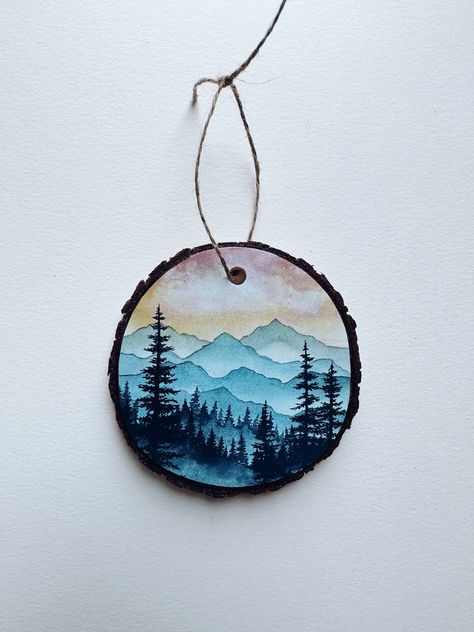 Medieval Christmas, Smokey Mountains National Park, Easy Crafts To Sell, Ornament Party, Wood Cookies, Wood Crafting, Fav Food, Wood Slice Art, Holiday Tree Decorations