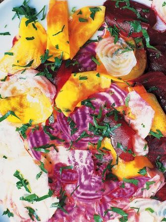 Raw Beetroot Salad, Cooking Beets In Oven, Low Calorie Salad, Beetroot Recipes, Beetroot Salad, Jamie Oliver Recipes, Vegetable Salad, Jamie Oliver, How To Make Salad