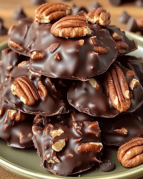 Chocolate Pecan Turtle Clusters: Irresistible Treat Turtles Recipe Homemade, Chocolate Pecan Caramels, Chocolate Turtles Candy, Chocolate Caramel Turtles, Chocolate Pecan Turtle Clusters Recipe, What To Make With Pecans, Turtle Chocolates, Chocolate Covered Pecans Recipe, Candy Turtles