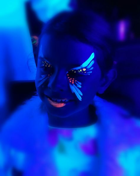 NEON PARTY Uv Face Paint Ideas, Neon Face Paint Ideas, Uv Face Paint, Face Paint Designs, Neon Face Paint, Uv Photography, Uv Makeup, Festival Paint, Face Paint Ideas