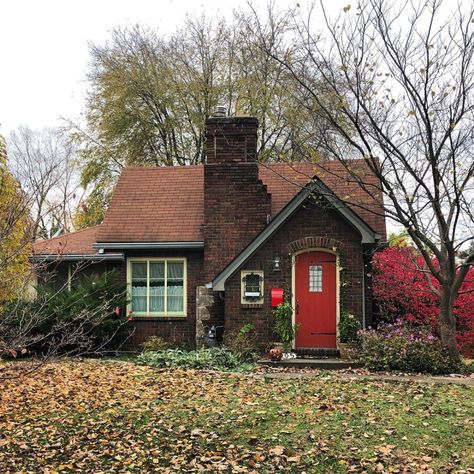 Red Door Cottage Brick Cottage, Building Inspiration, Brick Exterior House, 카드 디자인, Baba Yaga, Dream Cottage, التصميم الخارجي للمنزل, Tree Houses, Cute House