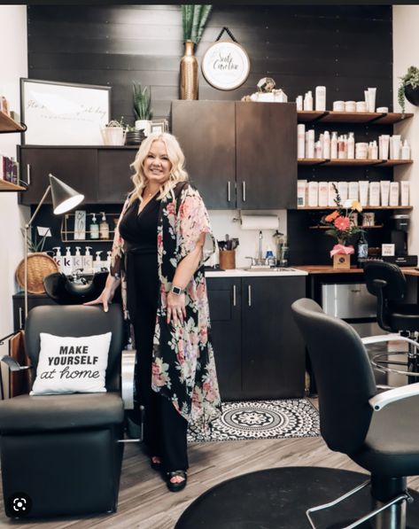 Tiny Hair Salon, Salon Suite Ideas Layout, Small Salon Suite Ideas Layout, Small Hair Salon Ideas, Salon Studio Suite, Salon Suite Decor Ideas, Small Salon Suite Ideas, Salon Color Bar, My Salon Suite