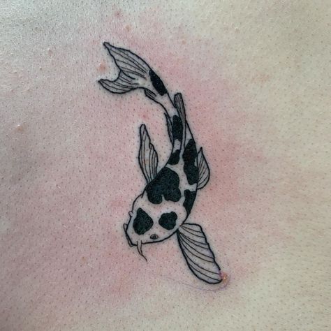 Masculine Koi Fish Tattoo, Koi Fish American Traditional, Koi Fish Simple Tattoo, Minimalist Koi Tattoo, Simple Coy Fish Tattoo, Tattoo Coi Fish, Small Tattoos Line Work, Cartoon Fish Tattoo, Small Koi Tattoo