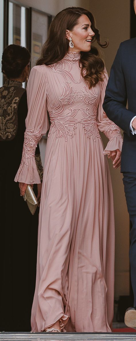 Kate Middleton Style Outfits, Düşes Kate, Jenny Packham Dresses, Kate Middleton Dress, Kate Middleton Outfits, Pink Gown, Princess Kate Middleton, Catherine Elizabeth Middleton, Middleton Style