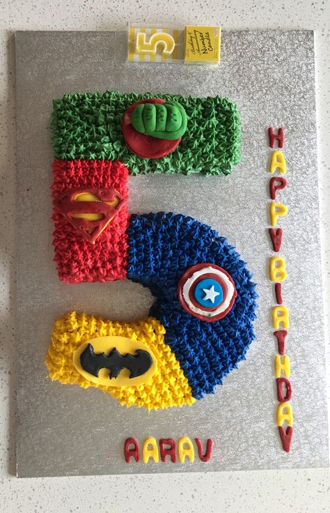 Avenger themed cake. Buttercream icing and fondant figures Avengers Cake Ideas, Simple Avengers Cake, Avengers Sheet Cake, Avengers Fondant Cake, Avengers Themed Cakes, Avengers Buttercream Cake, Superhero Birthday Party Food, Avengers Birthday Cake Buttercream, Avengers Cake 2 Tier