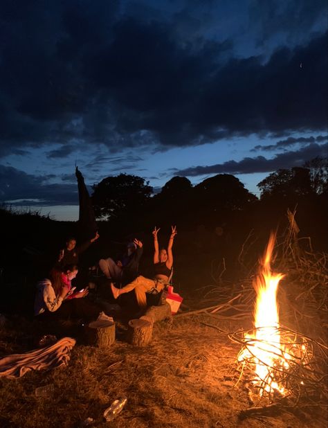 Friends Bonfire Aesthetic, Friends Campfire Aesthetic, Baseball Manga, People Around Campfire, Beach Camping Aesthetic Night, Book Burning, Camp Fire Aesthetic Dark, Evening Aesthetic, Camping Summer