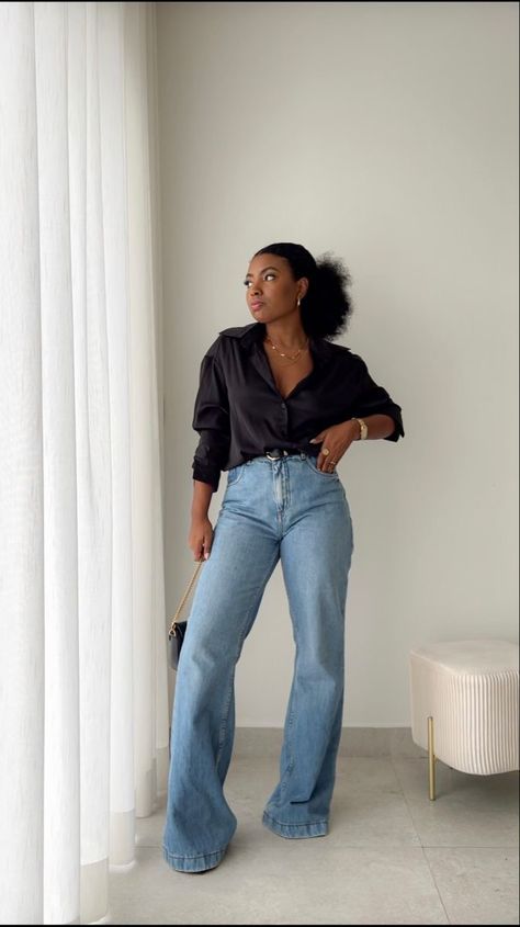 Style Flare Jeans Outfit Ideas, Jean Work Outfits, Jeans Work Outfit, Flare Jeans Outfit, Look Jean, Stylish Work Attire, Office Outfits Women, Elegante Casual, Classy Casual Outfits