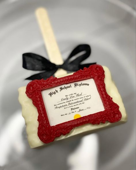 Elegant Rice Krispie Treats, Black And White Rice Krispie Treats, Grad Rice Krispies, Graduation Rice Krispie Treats, Custom Rice Krispie Treats, Graduation Chocolate Covered Strawberry, Brownie Treats, Graduation Cake Designs, Graduation Treats