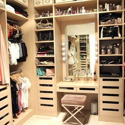 Walk In Closet With Vanity, Makeup Gif, Closet With Vanity, Bedroom Dresser Styling, A Walk In Closet, Closet Small Bedroom, Closet Vanity, Walking Closet, Hollywood Lights