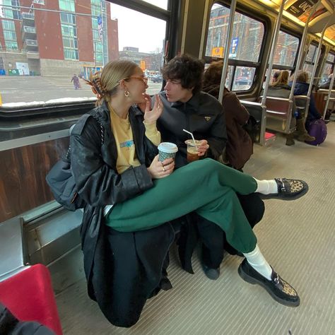 ᕙ༼*◕_◕*༽ ♥ ʟɪɴᴅsᴀʏ ᴠʀᴄᴋᴏᴠɴɪᴋ (@linmick) posted on Instagram: “Wat if we kissed on the toronto transit commission 😳” • Dec 26, 2019 at 7:46pm UTC Tweet Cute, The Love Club, Different Hairstyles, New Year Celebration, Teenage Dream, 가을 패션, Couple Aesthetic, Look At You, Hopeless Romantic