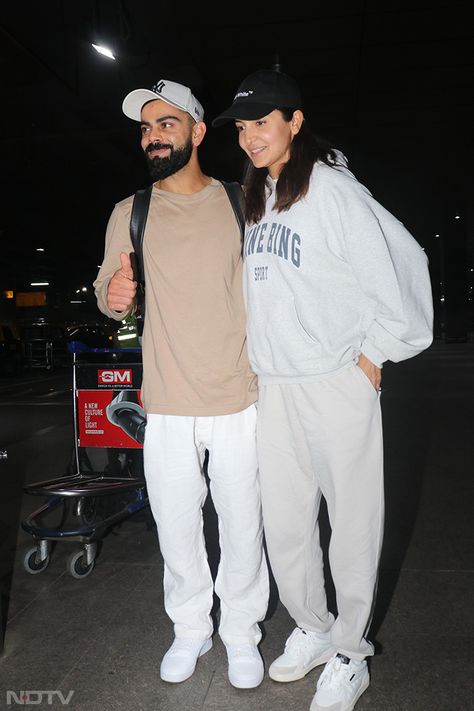 Crowded Airport: Anushka-Virat, Samantha And Other Stars Anushka Virat, Virat Kohli And Anushka Sharma, Anushka Sharma Virat Kohli, Anushka Sharma And Virat, Virat Kohli And Anushka, Samantha Ruth Prabhu, Virat And Anushka, Best Whatsapp Dp, Virat Kohli Instagram