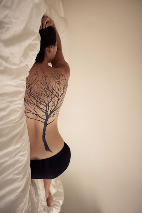 Tree Tattoo Back, Sick Tattoo, Muster Tattoos, Tree Tattoo Designs, Geniale Tattoos, Pattern Tattoo, Nature Tattoos, Tree Tattoo, Back Tattoos