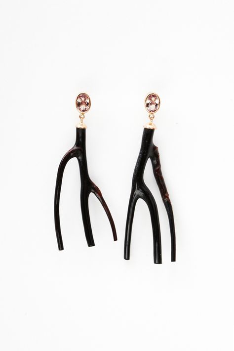 Dezso by Sara Beltran African Accessories, Black Coral, Black Liner, Coral Earrings, Earrings Inspiration, Coral Jewelry, Designer Accessories, Black Jewelry, Fall And Winter