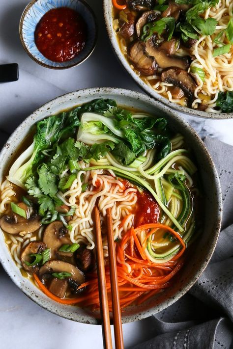 Easy Ramen Noodle Recipes, Ramen Noodle Recipes Soup, Vegetable Ramen, Soup With Vegetables, Vegetable Noodle, Easy Ramen, Ramen Noodle Soup, Noodle Recipes Easy, Cibo Asiatico