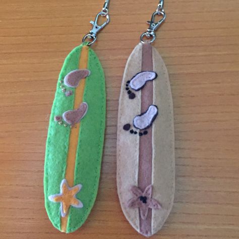 New felt Malibu surfboard keyrings...Hang ten! Felt Surfboard Ornament, Felt Surfboard, Road Trip Crafts, Surfboard Craft, Board Crafts, Handmade Felt Ornament, Market Stall, Ornament Ideas, Hang Ten