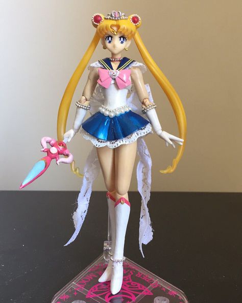 Princess Sailor Moon SHF Custom #sailor #moon #sailormoon #pgsm #prettyguardiansailormoon #prettyguardian #liveaction #live #action… Princess Sailor Moon, Sailor Moon Jewelry, Sailor Moon Transformation, Sailor Moon Super S, Sailor Moon Toys, Sailor Moon Collectibles, Saylor Moon, Sailor Moon Pin, Sailor Moon Cosplay