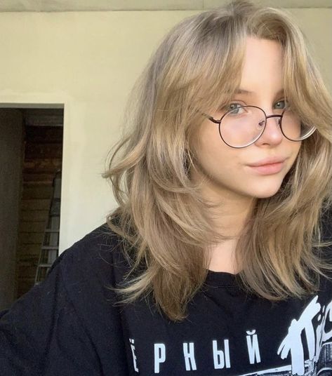 Teen Girl Haircuts, Short Hair Cuts For Teens, Girls Haircuts Medium, Teen Haircuts, Teen Girl Haircut, Cut Glasses, Life Essentials, Girls Short Haircuts