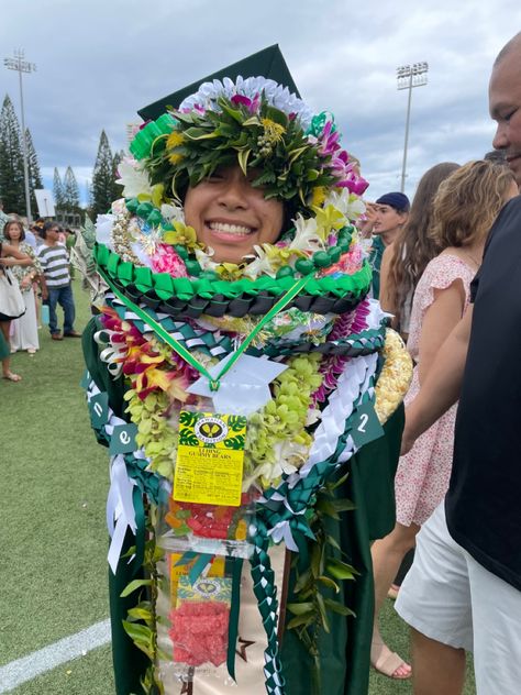 University Of Hawaii At Manoa Marine Biology, Hawaiian Graduation, Hawaii University, Uh Manoa, University Of Hawaii At Manoa, Lei Ideas, Highschool Graduation, College Goals, College Grad Photos