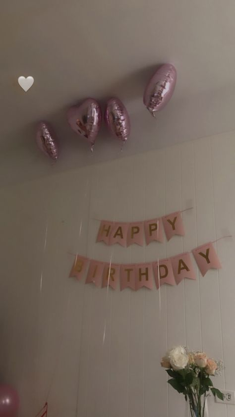 Birthday Decorations At Home Aesthetic, Aesthetic Simple Birthday Decor, Aesthetic Birthday Flowers, Aesthetic Bday Decorations, Aesthetic Birthday Pictures At Home, Simple Happy Birthday Decor, February Birthday Aesthetic, Birthday At Home Aesthetic, Happy Birthday Pink Aesthetic