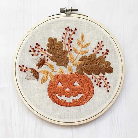 floral pumpkin embroidery design by byNataliaEmbroidery Slow Quilting, Magic Embroidery, Embroider Ideas, Fall Embroidery Designs, Halloween Embroidery Designs, Halloween Cross Stitch Patterns, Dmc Embroidery Floss, Halloween Embroidery, Fabric Pen