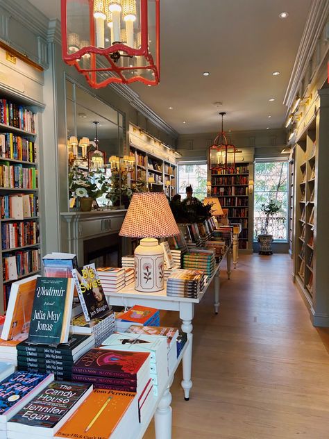 #eastcoastsummer #eastcoast #summer #inspo #grandmillenial Romance Bookstore, Dream Bookstore, Bookshop Aesthetic, Small Bookstore, Bookstore Aesthetic, Bookstore Design, Future Shop, Bookstore Cafe, Coffee Shop Aesthetic