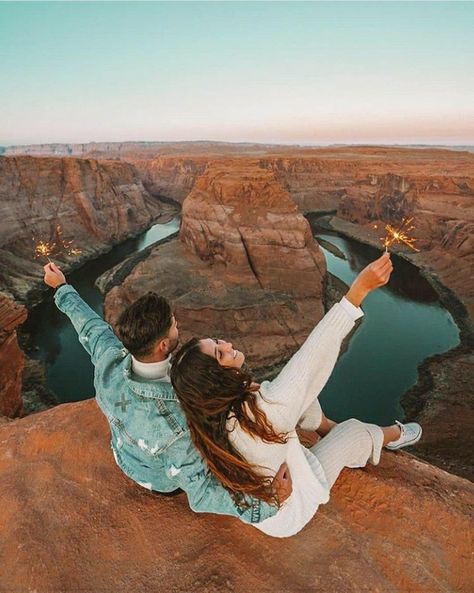 Horseshoe Bend Picture Ideas, A Guy Playing Guitar, Guy Playing Guitar, Utah Photoshoot, Grand Canyon Pictures, Utah Trip, Road Trip Photography, Trip To Grand Canyon, Las Vegas Vacation