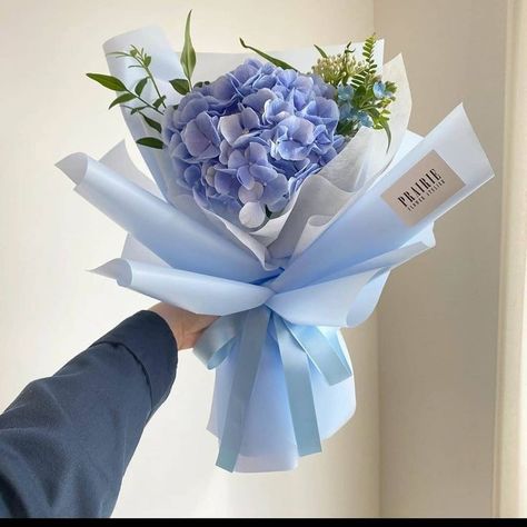 #flowerarrangementideas #flowerinspo #flowerideas #blueflowers Moonflower Bouquet, Buqet Flowers Aesthetic, Single Flower Bouquet, Fake Flower Bouquet, Flower Bouquet Diy, Boquette Flowers, Red Rose Bouquet, Flower Gift Ideas, Flower Boutique