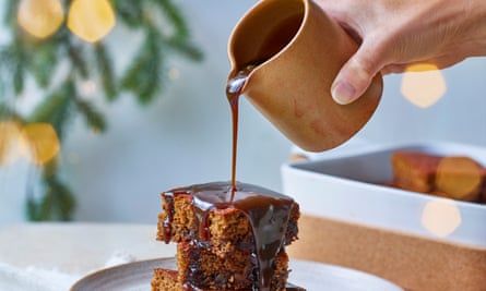 Easy Sticky Toffee Pudding, Easy Christmas Baking Recipes, Nigella Lawson Christmas, Wholemeal Scones, Easy Christmas Baking, Christmas Baking Recipes Easy, Toffee Pudding Recipe, Sticky Toffee Pudding Recipe, Christmas Baking Easy