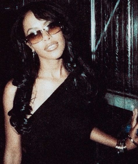 Aaliyah Style 90s, Aaliyah 90s, Aaliyah Aesthetic, Rnb Aesthetic, R&b Aesthetic, 90s Rnb, Aaliyah Pictures, Aaliyah Style, Aaliyah Haughton