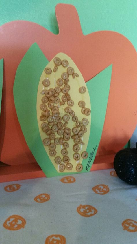 Corn on the cob/cheerio toddler/ pre k autumn craft. Turkey Crafts Kids, Autumn Craft, Turkey Crafts, Corn On The Cob, Crafts Kids, Fall Crafts, Corn, Crafts For Kids, Frame