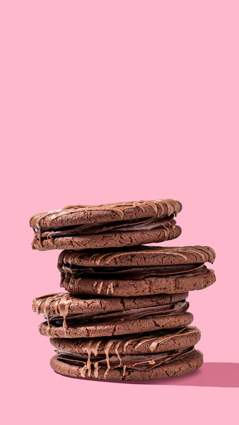 Our chocolate lovers are in for a treat. 🍫 Our new Double Fudge Sandwich cookie is here! A rich brownie sandwich with fudge frosting and a drizzle of melted milk chocolate. What day this week are you trying it? 👀 Crumb Cookies, Brownie Sandwich, Nuts Cookies, Fudge Stripe Cookies, Crumble Cookies, Cookies Branding, Sandwich Cookie, Crumbl Cookies, Fudge Frosting