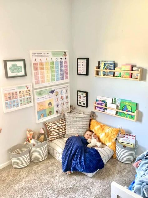 Playroom Ideas Small, Playroom Ideas Small Space, Cool Playroom Ideas, Cool Playroom, Kids Playroom Organization, Small Kids Playrooms, Room Ideas Kids, Playroom Shelves, Small Playroom