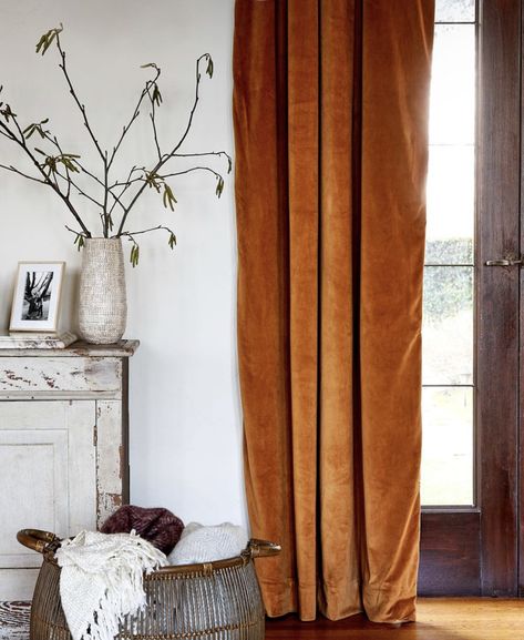 Curtains Living Room Modern Luxury, Orange Curtains Living Room, Orange Curtains Bedroom, Windows Ideas, Bedroom Curtain Ideas, Curtains Living Room Modern, Orange Curtains, Window Curtains Living Room, Mid Century Modern Interior Design