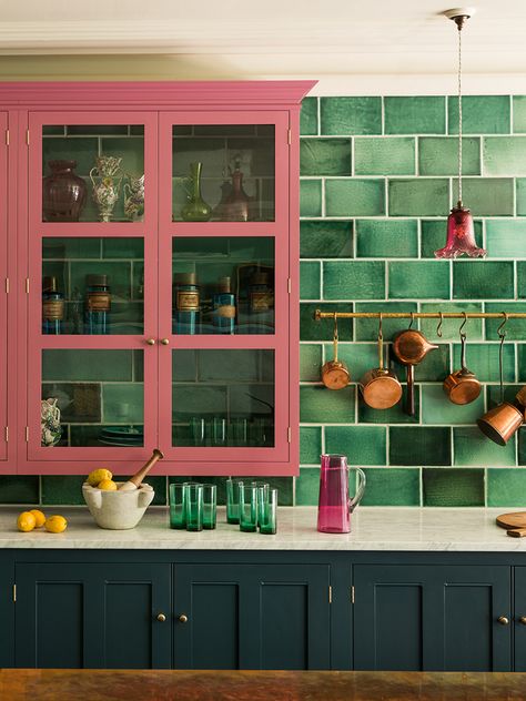 Glass Kitchen Cabinets Are Like Open Shelving, Without the Dust Colourful Kitchen Apartment, Colourful Cupboards, Blue Cupboards Kitchen, Noho Nyc, Pink And Green Kitchen, Kitchen Trends 2021, Coloured Kitchen, Classic English Kitchen, Estilo Kitsch