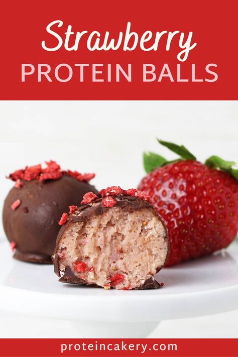 Easy chocolate covered strawberry protein balls, high protein and low sugar. A delicious bite of chocolate strawberry in a no bake protein powder treat! Cottage Cheese Protein Balls, Strawberry Protein Balls, Easy Protein Powder Recipes, Strawberry Protein Powder, Keto Bakes, Bodybuilding Prep, Protein Bites Recipe, Cake Batter Protein, Protein Truffles