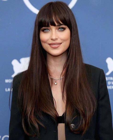 Fashion Goals 💙 en Instagram: “Beautiful Dakota Johnson 💘” Dakota Johnson Hair, Dakota Johnson Style, Melanie Griffith, Hair Color Shades, Fashion Goals, Brown Balayage, Mtv Movie Awards, Wild Hair, Long Brown Hair