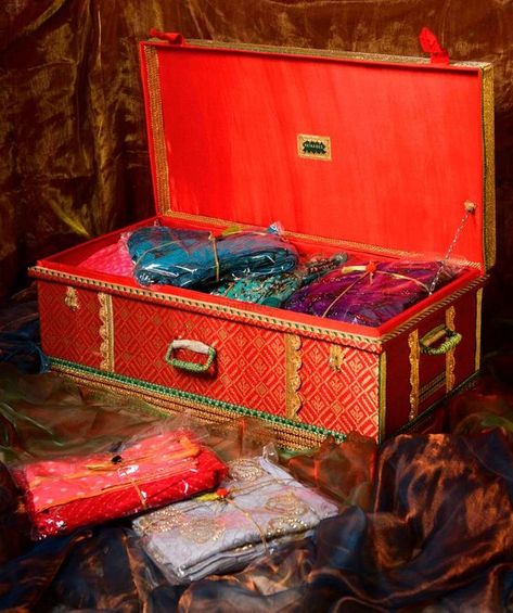 #HiddenGem: This Label Makes The Prettiest Trunks For Your Trousseau! Parting Gift Ideas, Chooda Ceremony, Farewell Gift For Colleague, Trunk Decor, Wedding Trunk, Punjab Culture, Prenuptial Agreement, Wedding Packing, Metal Trunks