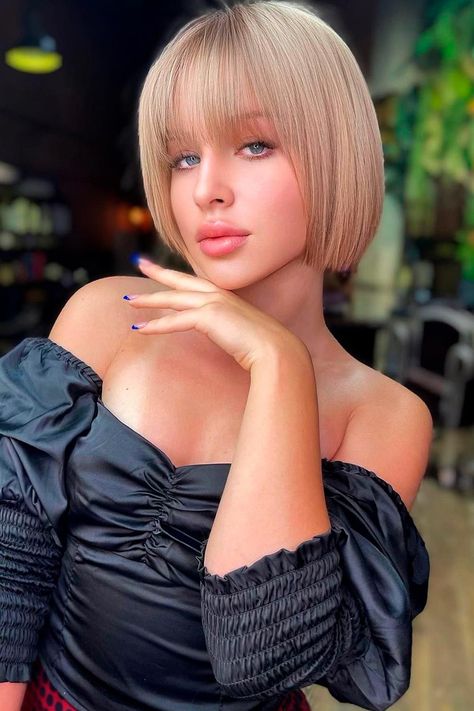 Preppy Bob Haircut, Bang Styles, Highlight Bob, Bob Haircut Ideas, Bob Hair Color, Chestnut Hair, Best Bob Haircuts, Stacked Bob, Oval Face Haircuts