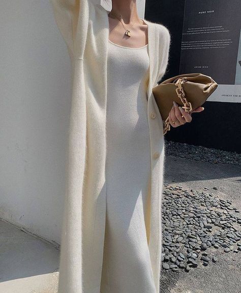 Chic Expensive Outfits, Simple Classy Winter Outfits, Oversized Feminine Outfit, Formal Chic Outfit, Korean Loungewear, Elegant Lounge Wear, Look Gatsby, Arabic Fashion, Glamouröse Outfits