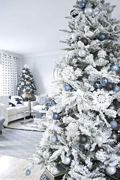 silver, blue, black and white Christmas tree with DIY paper snowflakes Blue Christmas Tree Decorations, White Christmas Tree Decorations, Types Of Christmas Trees, Black And White Christmas, Blue Christmas Decor, Blue Christmas Tree, Silver Christmas Tree, Gold Christmas Decorations, A White Christmas