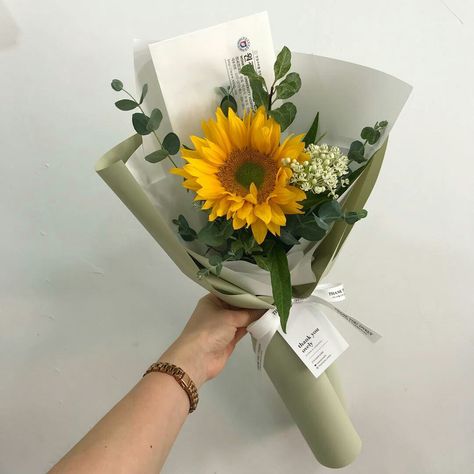 Small Sunflower Bouquet Simple, Single Sunflower Bouquet, Small Sunflower Bouquet, Simple Sunflower Bouquet, Flower Bouquet For Men, Single Flower Bouquet, Man Bouquet, Flower Boquet, Diy Bouquet Wrap