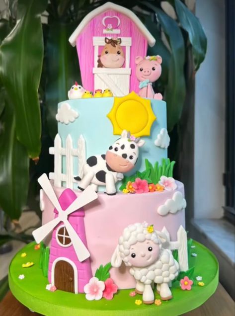 Pink Farm Animal Cake, Pink Farm Cake, Animal Cakes For Kids, Barnyard Cake, Farm Animal Cupcakes, Farm Animal Cakes, Animal Themed Birthday Party, Cow Birthday Parties, Animal Birthday Cakes