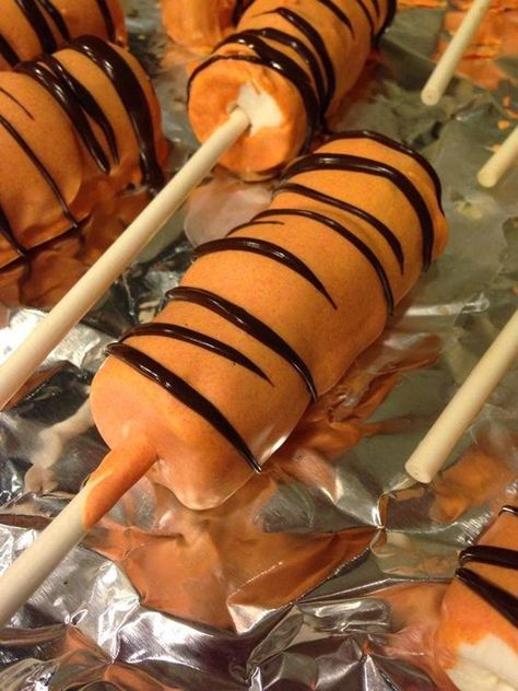 Tigger Tails, Baby Shower Candy Table, Pooh Bebe, Angel Baby Shower, Winnie The Pooh Cake, Winnie The Pooh Themes, Baby Shower Treats, Disney Baby Shower, Winnie The Pooh Birthday