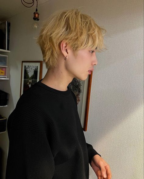 Blonde Asian, Asian Haircut, Asian Men Hairstyle, Men Hair Color, Hair Inspiration Short, Men's Haircut, Shot Hair Styles, Bleached Hair, Asian Hair