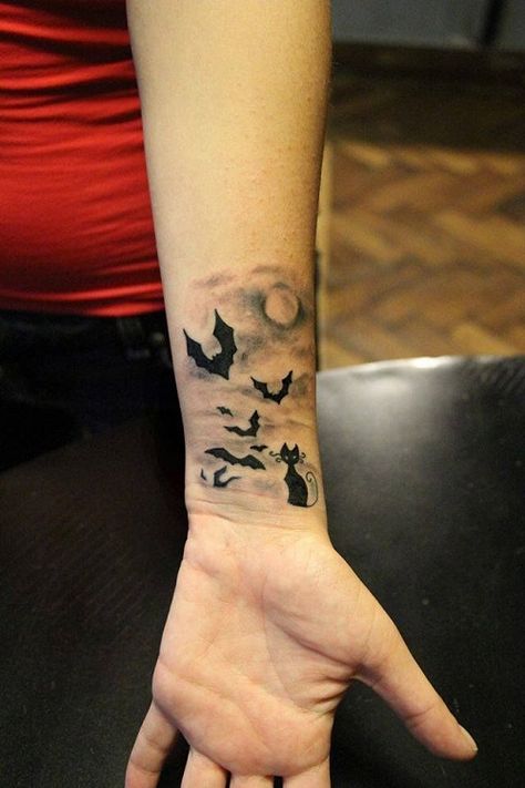 Bats and Black Cat with Moon Tattoos Bats Tattoo Design, Hirsch Tattoo, Kitty Tattoos, Cat Tattoo Small, 13 Tattoos, Bat Tattoo, Moon Tattoo Designs, Inspiration Tattoo, Cat Tattoos