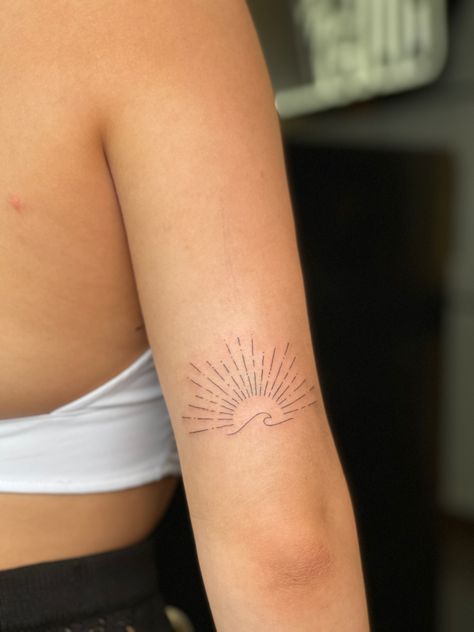 Water Sun Tattoo, Bali Tattoo Ideas, Sun And Wave Tattoo, Wave And Sun Tattoo, Inner Elbow Tattoos, Sunrise Tattoo, Beachy Tattoos, Tattoo Sonne, Sun Tattoo Designs