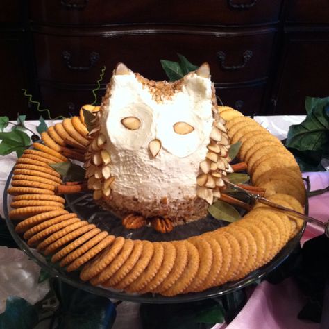 Owl cheese ball Tiny Bakery, Owl Food, Easy Halloween Food, Harry Potter Food, Owl Party, Halloween Appetizers, Harry Potter Baby, Cheese Ball Recipes, Owl Baby Shower