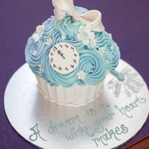 Darling Princess Cinderella themed birthday party via Kara's Party Ideas Cinderella Themed Cupcakes, Cinderella Cupcakes Ideas, Cinderella Birthday Ideas, Cinderella Party Ideas, Cinderella Clock, Cinderella Party Theme, Cinderella Castle Cake, Boo Boo Bear, Cinderella Baby Shower