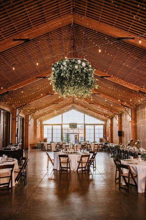 The Venue at the Paseo was the perfect balance of elegance and earthy. See more from this dreamy Arizona wedding on the blog! | Image by Morgan McCanne Photo Wedding Venue Indoor And Outdoor, Open Venue Wedding, Event Center Floor Plans Wedding Venues, The Paseo Venue Arizona, Inside Wedding Venues, Wedding Venue Interior, Desert Reception, Event Venue Design, Event Space Design