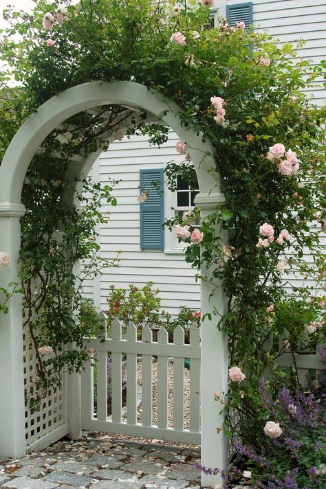 Garden Gates And Fencing, Garden Gate Design, Arch Trellis, Cottage Garden Design, Garden Arbor, Pergola Plans, Unique Gardens, Garden Gate, Picket Fence